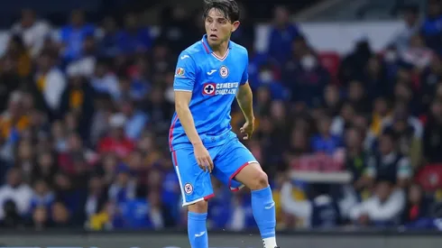 Alexis Gutiérrez en un partido con Cruz Azul