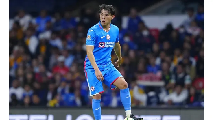 Alexis Gutiérrez en un partido con Cruz Azul