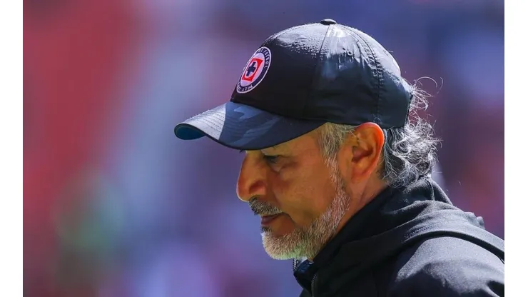 El "Potro" en un partido de Cruz Azul