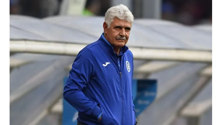 Ricardo Ferretti en un partido de Cruz Azul