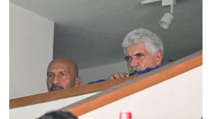 El entrenador estuvo en el palco durante todo el primer tiempo