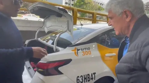 El "Tuca" subiendo a un taxi en Ciudad de México