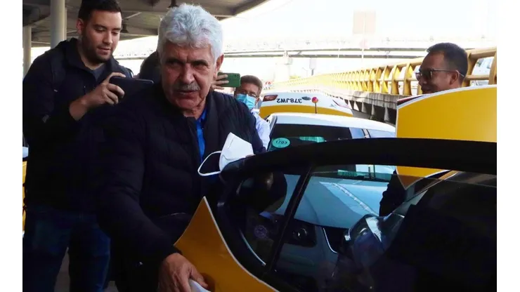 Ricardo Ferretti tuvo que tomar un taxi para llegar a Gran Sur y firmar su contrato con Cruz Azul.