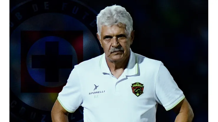 Ricardo Ferretti firmó como nuevo DT de Cruz Azul.