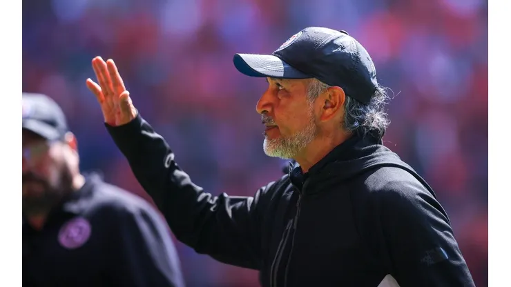Todo apunta que Raúl Gutiérrez será cesado como DT de Cruz Azul.