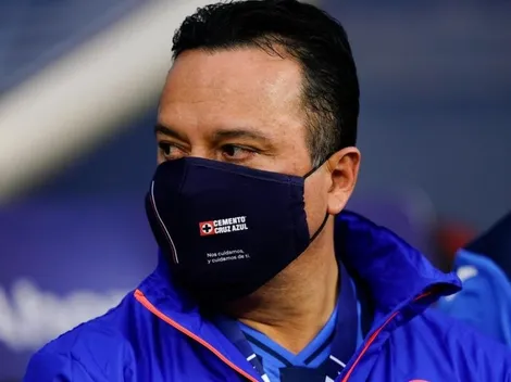 Afición también pide la salida de Velázquez