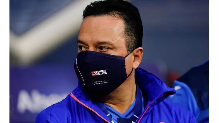 Víctor Velázquez durante un partido de Cruz Azul