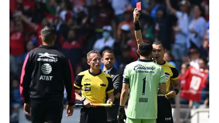 José de Jesús Corona se perderá el próximo duelo de Cruz Azul.