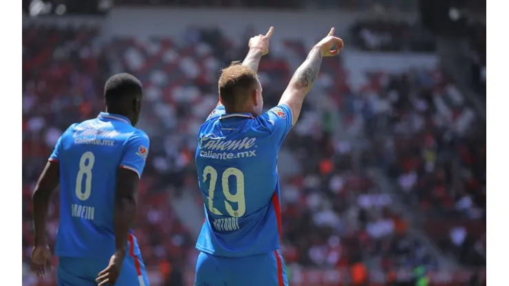 La directiva de Cruz Azul apunta hacia dos personajes de altísima calidad.