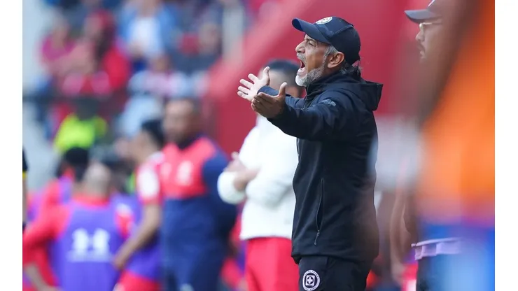 Todo apunta que Raúl Gutiérrez dejará de ser director técnico de Cruz Azul.