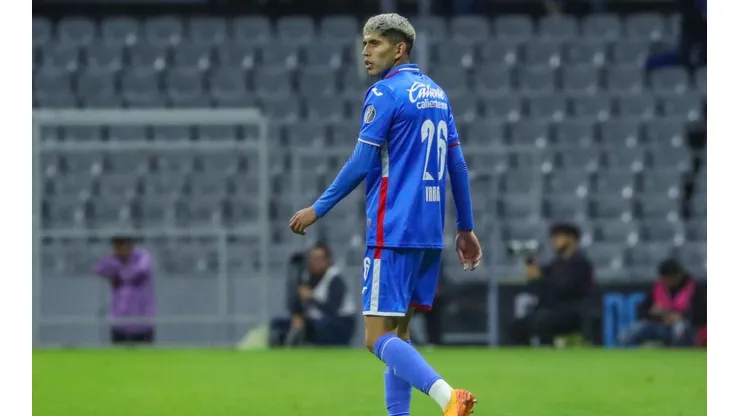 Carlos Vargas en un partido con Cruz Azul