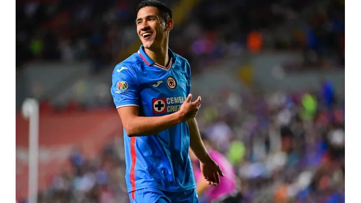 Cruz Azul rechazó la oferta que el Panathinaikos lanzó por el extremo mexicano.