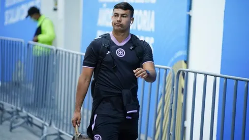 Iván Morales en un partido con Cruz Azul