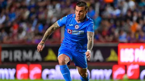 El mediocampista uruguayo en un partido con Cruz Azul