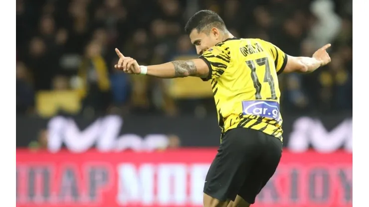 El ex jugador de Cruz Azul llegó a siete goles en la temporada con el AEK Atenas