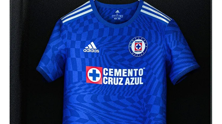 Uno de los fantasy de la playera de Cruz Azul con la marca Adidas.