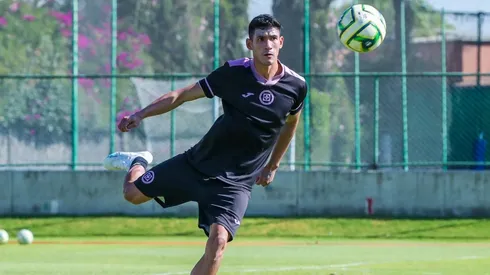 Uriel Antuna en un entrenamiento de Cruz Azul