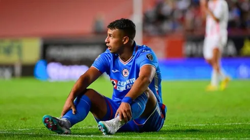 Iván Morales en un partido con Cruz Azul