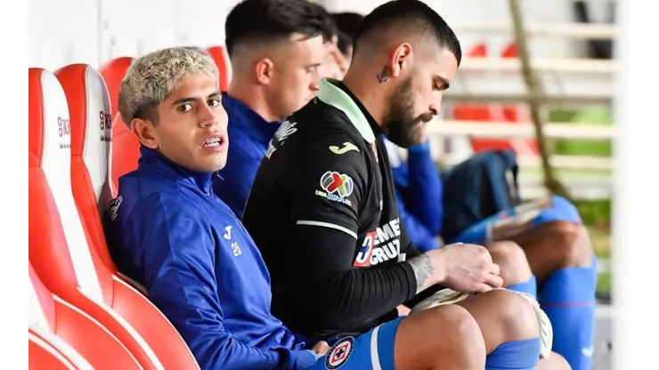 Carlos Vargas en su primera convocatoria con Cruz Azul