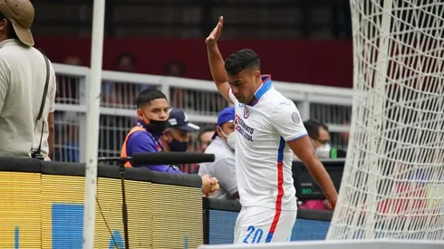 Morales en un partido con Cruz Azul