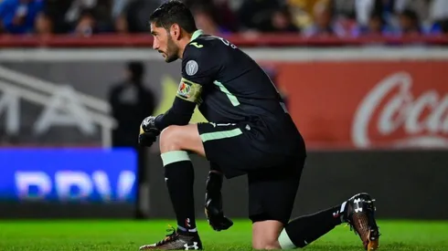 Jesús Corona en un partido con Cruz Azul