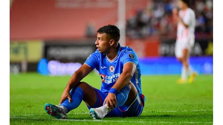 Iván Morales en el duelo contra el Necaxa