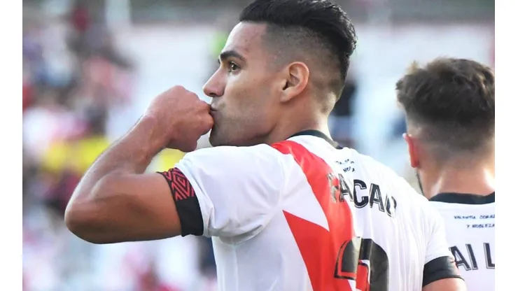 El salario actual de Radamel Falcao en el Rayo Vallecano es de 1.3 millones de dólares.