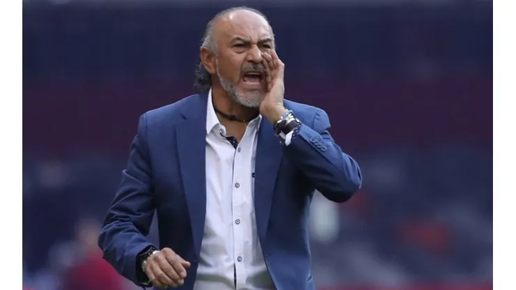 Raúl Gutiérrez todavía no cuenta con equipo completo en Cruz Azul.