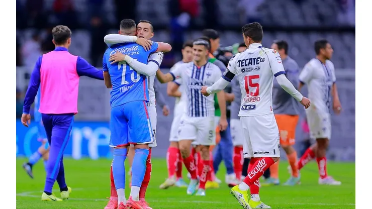 Los mellizos Funes Mori chocaron el pasado sábado en la cancha del Estadio Azteca.