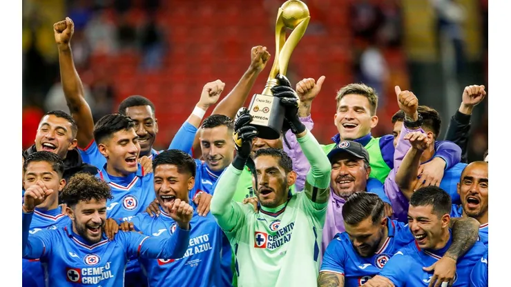 Cruz Azul coronó su pretemporada con el título de la Copa Sky.