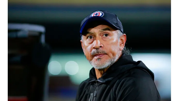 Raúl Gutiérrez, DT de Cruz Azul, ha reconocido la necesidad de un centro delantero.