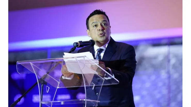 Víctor Velázquez está siendo criticado desde todos los sectores