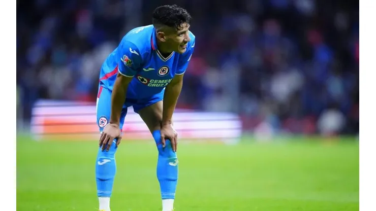 Antuna en un partido con Cruz Azul