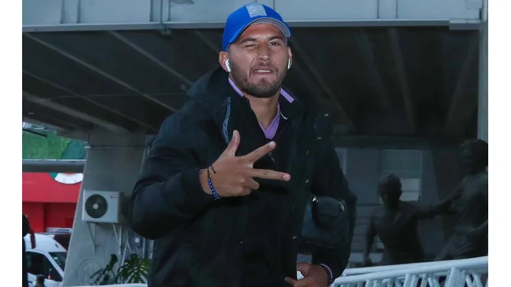 Juan Escobar tuvo que salir de la cancha por molestias.