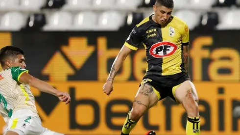 Adonis Frías en un partido de la Liga Argentina