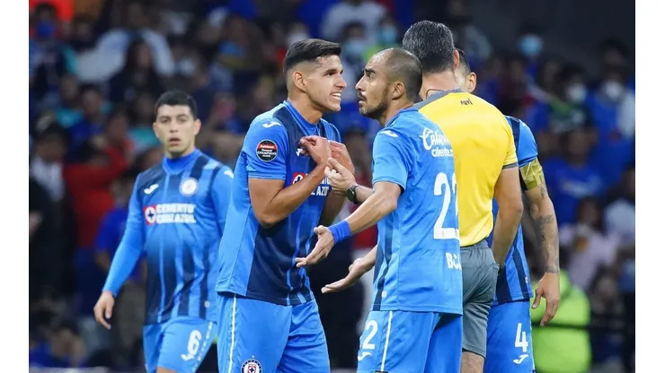 El club celeste decidió anunciar las salidas que tendría el equipo hasta el último momento