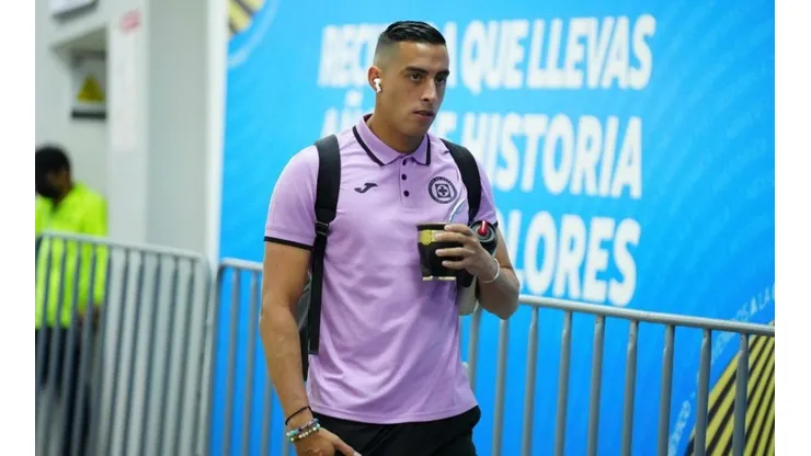 Ramiro Funes Mori en un partido de Cruz Azul
