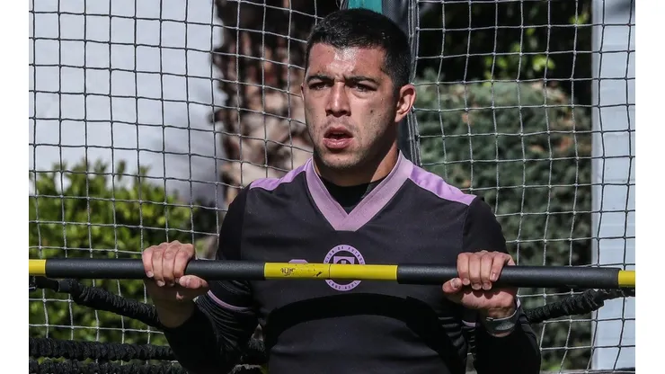 Erik Lira durante un entrenamiento de Cruz Azul