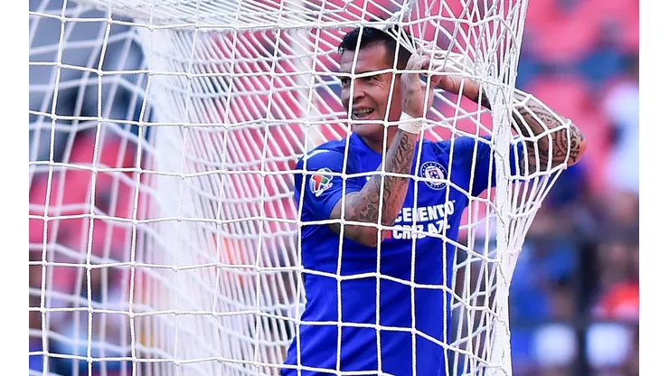 El delantero de 34 años fue jugador de Cruz Azul en cuatro torneos