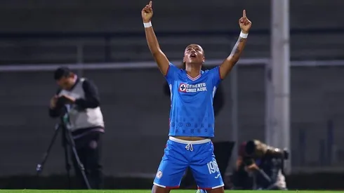 Rodrigo Cruz en el partido de Cruz Azul