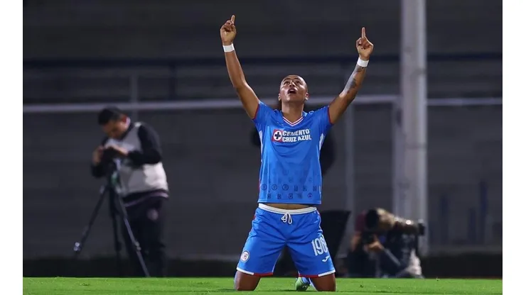 Rodrigo Cruz en el partido de Cruz Azul