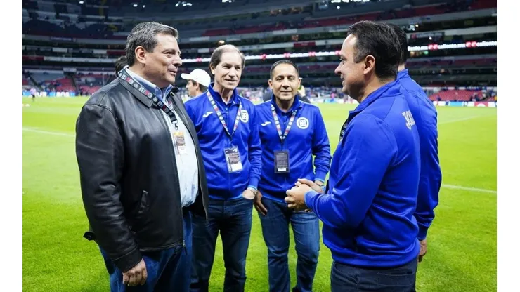 Los directivos de Cruz Azul durante el semestre anterior