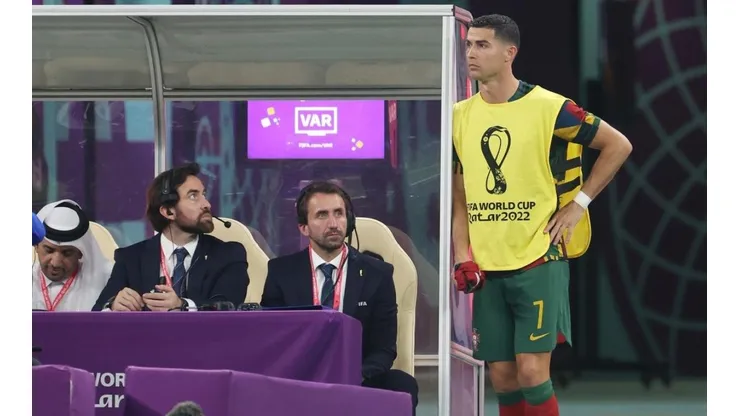 Cristiano ve el partido desde el banquillo