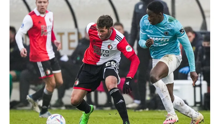 Santi Giménez disputó todo el segundo tiempo en el amistoso del Feyenoord.