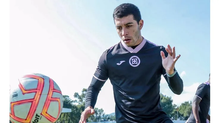 Erik Lira durante un entrenamiento