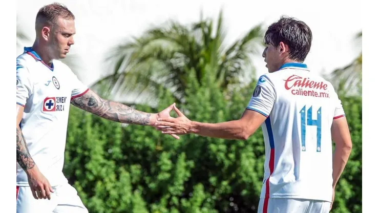Alexis Gutiérrez firmó su primer gol en su regreso a Cruz Azul con pase de Rotondi.