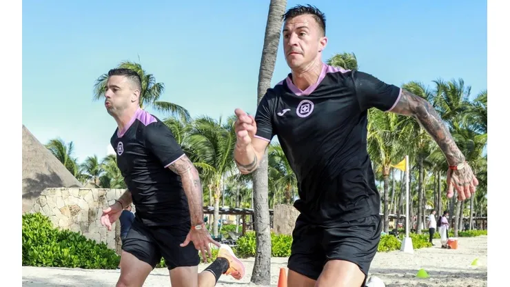 Ramiro Carrera y Augusto Lotti podrían debutar con Cruz Azul esta noche.