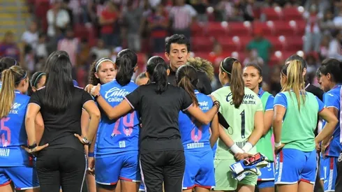 Roberto Pérez dejó de ser DT de Crzu Azul Femenil.