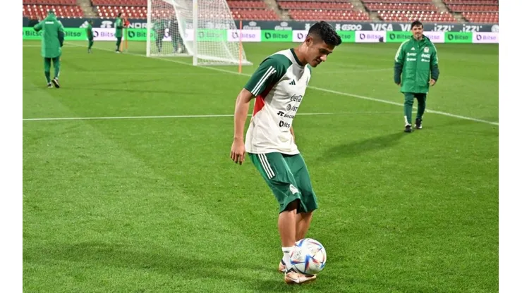 El 'Brujo' Antuna en un entrenamiento de la selección mexicana