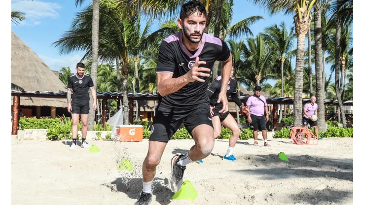 Cruz Azul realiza su pretemporada en playa desde el pasado lunes